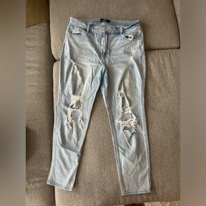 Hollister Light Blue Distressed Women Jeans
Ultra high rise mom Jean